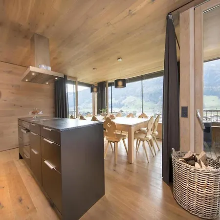Alpine Stay, Sauna & Fireplace アパート *