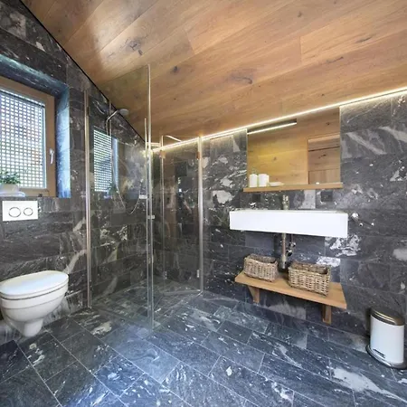 Alpine Stay, Sauna & Fireplace ブラームベルク・アム・ヴィルトコーゲル